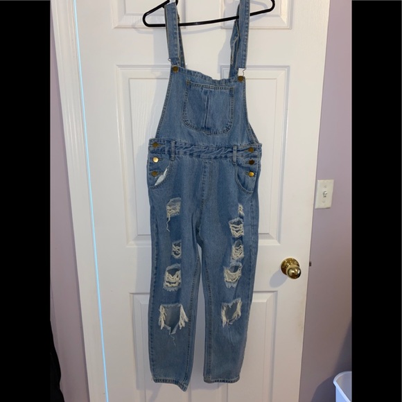 CLOTHES - Picture 3 of 10